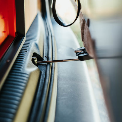 Heckklappenaufsteller aus Edelstahl – VW T4 T5 T6 Caddy