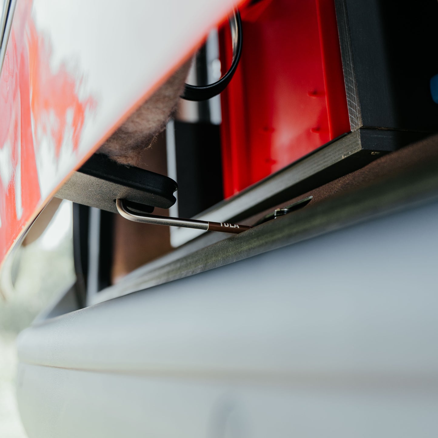 Heckklappenaufsteller aus Edelstahl – VW T4 T5 T6 Caddy